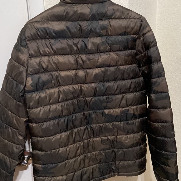 BRAND NEW Abercrombie and Fitch Men’s Puffer Jacket - Picture 2 of 3